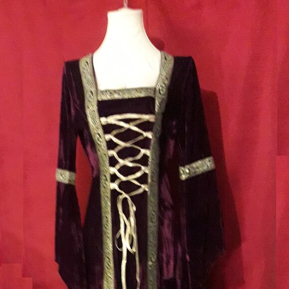 Renaissance Lady Hallowe'en Costume Purple Velour Gold Trim Size S/M - Picture 3 of 7